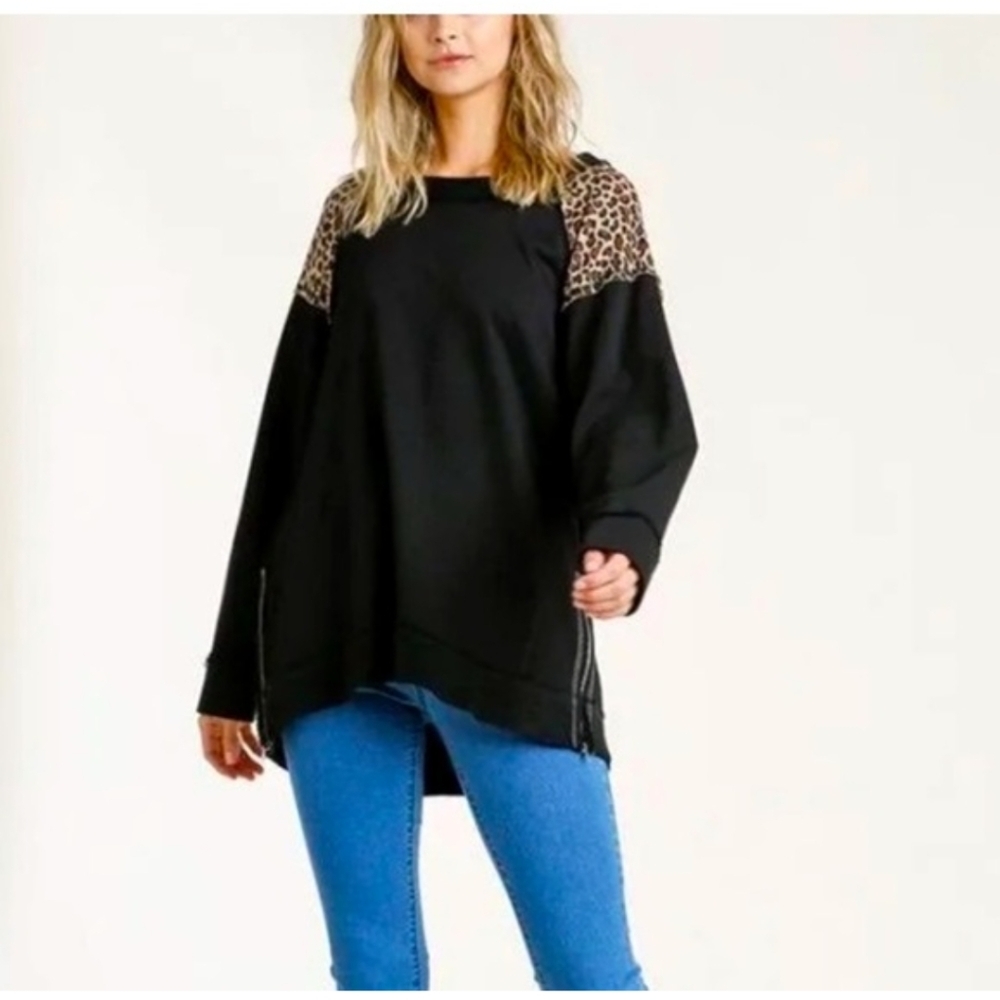 Umgee Womens French Terry Animal Print Tunic Top With Side Slits EUC size small